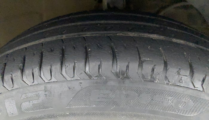 2017 Maruti Dzire VXI, Petrol, Manual, 36,715 km, Right Front Tyre Tread