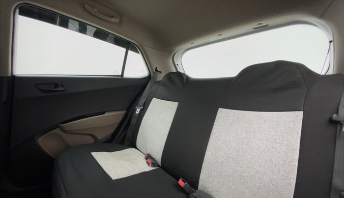 2015 Hyundai Grand i10 MAGNA 1.1 CRDI, Diesel, Manual, 1,11,438 km, Right Side Rear Door Cabin