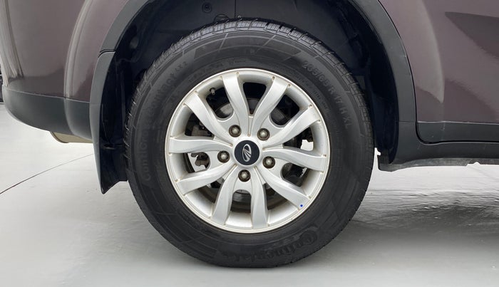 2018 Mahindra XUV500 W10, Diesel, Manual, 70,384 km, Right Rear Wheel