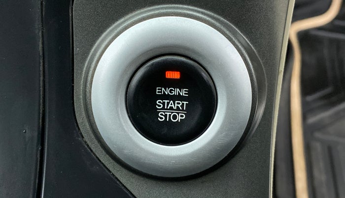 2018 Mahindra XUV500 W10, Diesel, Manual, 70,384 km, Keyless Start/ Stop Button