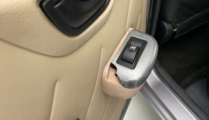 2013 Hyundai Eon D-LITE+, Petrol, Manual, 34,895 km, Left rear window switch / handle - Minor damage