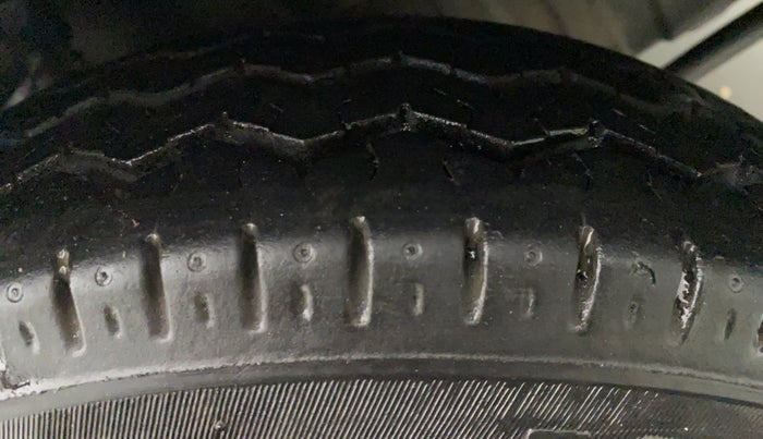 2013 Hyundai Eon D-LITE+, Petrol, Manual, 34,895 km, Left Rear Tyre Tread