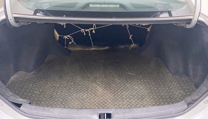 2013 Toyota Corolla Altis GL PETROL, Petrol, Manual, 70,574 km, Boot Inside