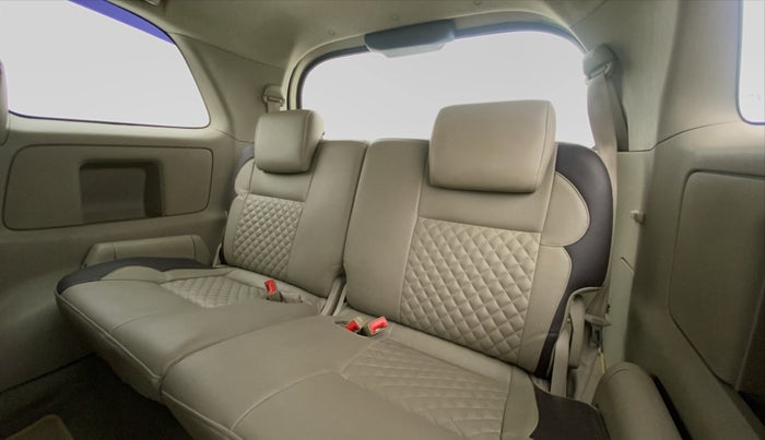 2014 Toyota Innova 2.5 VX 7 STR BS IV, Diesel, Manual, 1,11,630 km, Third Seat Row ( optional )