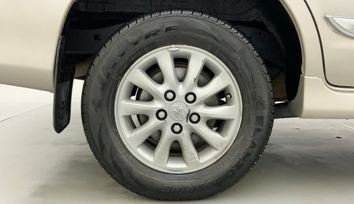 2014 Toyota Innova 2.5 VX 7 STR BS IV, Diesel, Manual, 1,11,630 km, Right Rear Wheel
