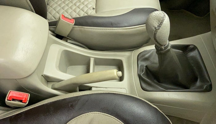 2014 Toyota Innova 2.5 VX 7 STR BS IV, Diesel, Manual, 1,11,630 km, Gear Lever