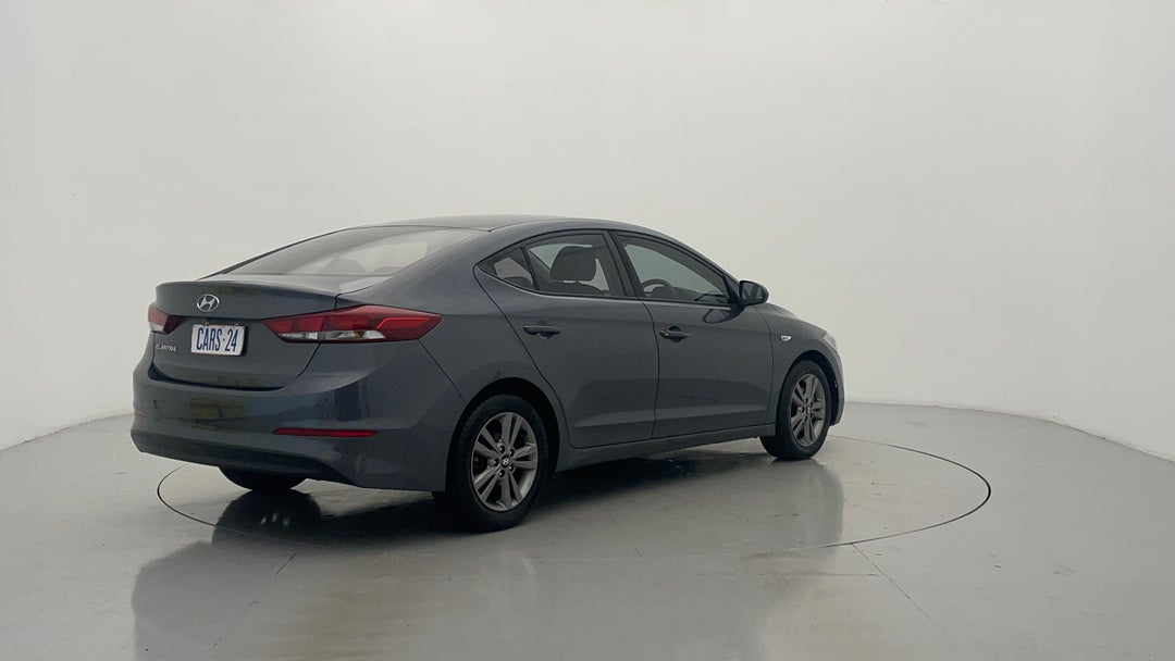 Right Back Diagonal (45- Degree) View