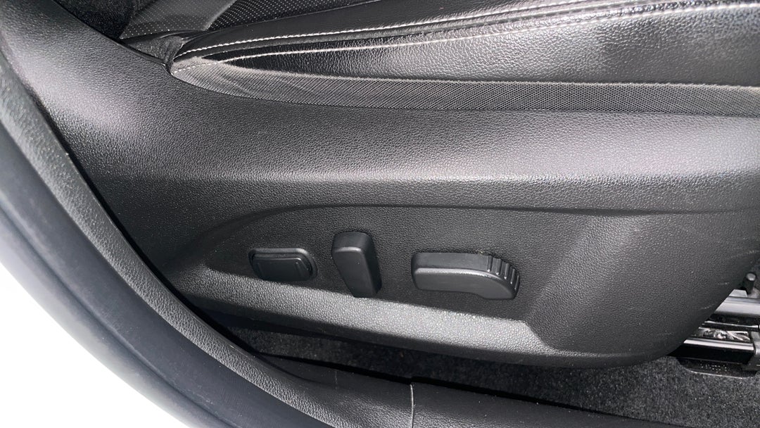 2023 Renault Koleos Zen (4x2), Automatic, 43006 km, Drivers Side Adjustment Panel