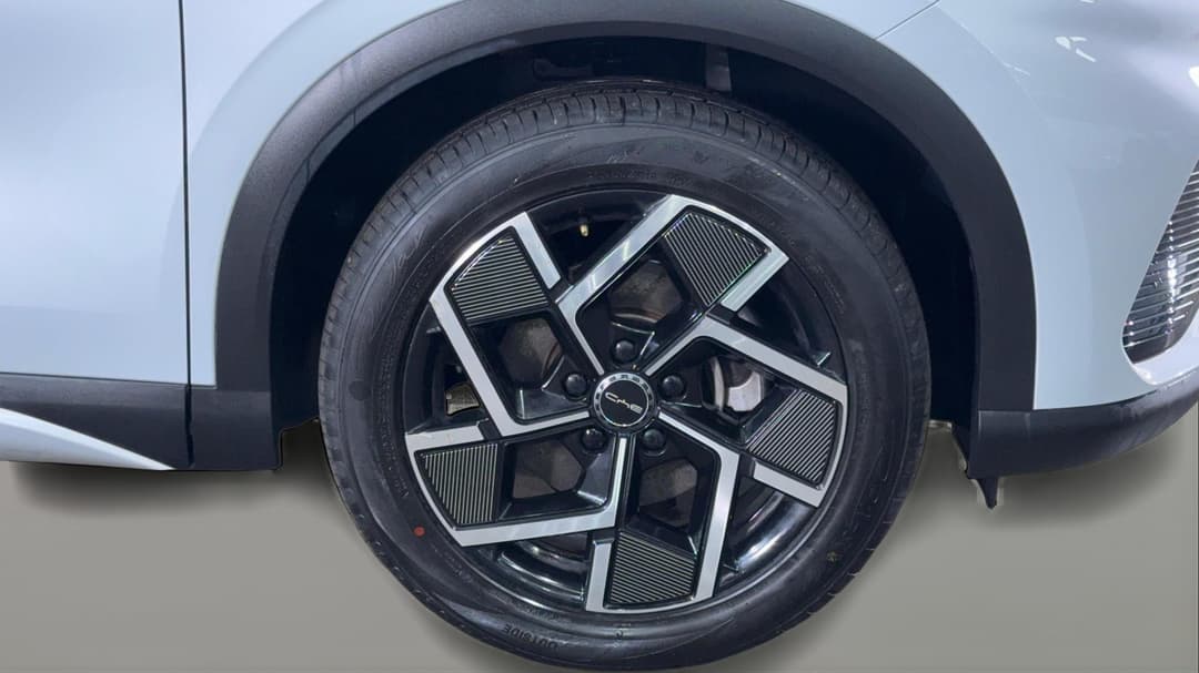 2023 Byd Atto 3 Extended Range, Automatic, 43995 km, Right Front Wheel