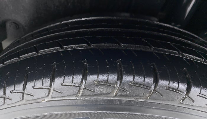 2017 Maruti Swift ZXI D, Petrol, Manual, 51,579 km, Left Rear Tyre Tread