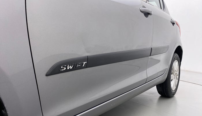 2017 Maruti Swift ZXI D, Petrol, Manual, 51,579 km, Front passenger door - Slightly dented
