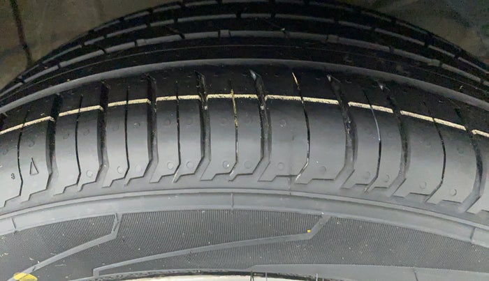 2019 Maruti Baleno ALPHA 1.2 K12, Petrol, Manual, 40,347 km, Right Front Tyre Tread