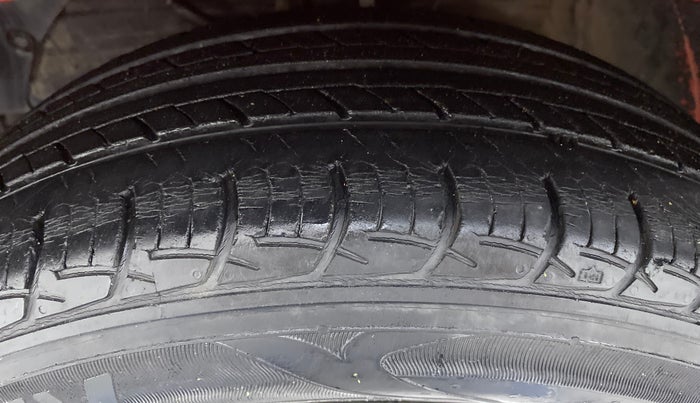 2017 Maruti Baleno DELTA 1.2 K12, Petrol, Manual, 28,025 km, Left Front Tyre Tread