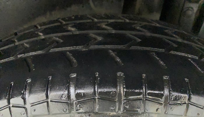 2016 Maruti Swift LXI (O), Petrol, Manual, 48,911 km, Left Rear Tyre Tread