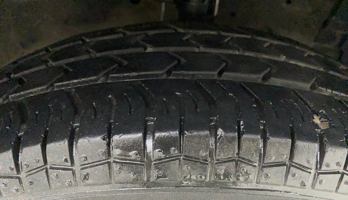 2016 Maruti Swift LXI (O), Petrol, Manual, 48,911 km, Right Front Tyre Tread