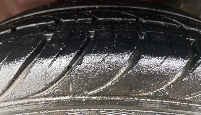 2016 Hyundai Eon MAGNA PLUS, Petrol, Manual, 27,415 km, Left Rear Tyre Tread