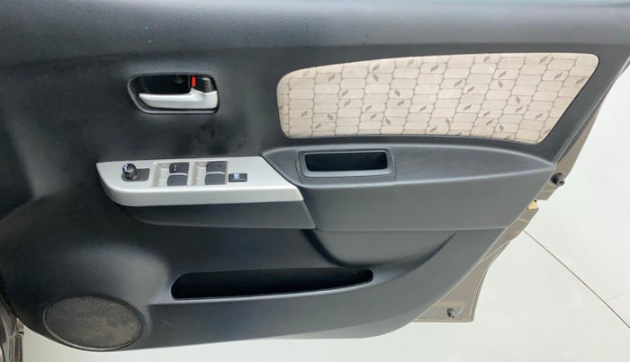 2016 Maruti Wagon R 1.0 VXI OPT, Petrol, Manual, 46,243 km, Driver Side Door Panels Control
