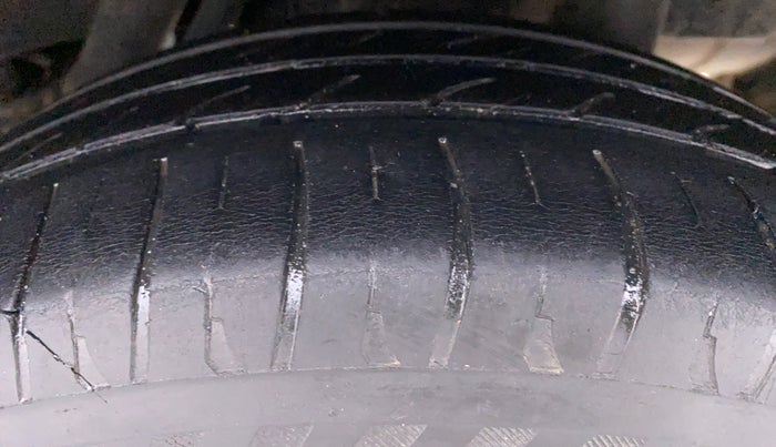 2017 Mahindra Kuv100 K4 6 STR, Petrol, Manual, 62,807 km, Left Rear Tyre Tread
