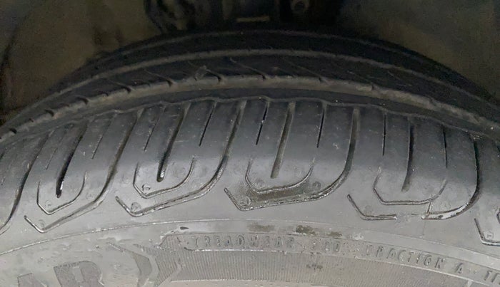 2018 Skoda Rapid AMBITION 1.6 MPI MT, Petrol, Manual, 72,675 km, Right Front Tyre Tread