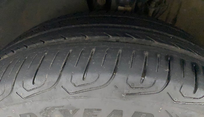 2018 Skoda Rapid AMBITION 1.6 MPI MT, Petrol, Manual, 72,675 km, Left Front Tyre Tread