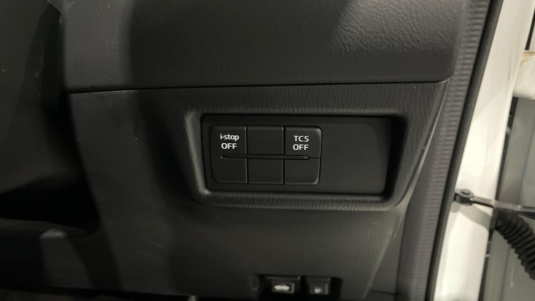 2017 Mazda CX-5 Maxx Sport (4x4), Automatic, 122567 km, Utility Switches/Buttons
