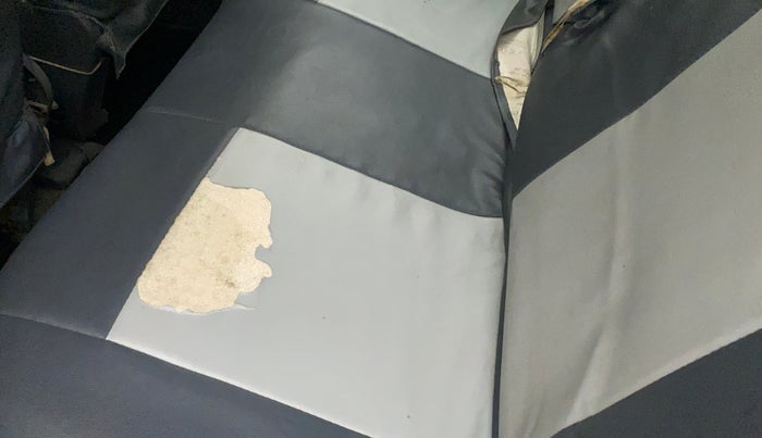 2010 Maruti Wagon R 1.0 VXI, Petrol, Manual, 69,539 km, Second-row left seat - Cover slightly torn