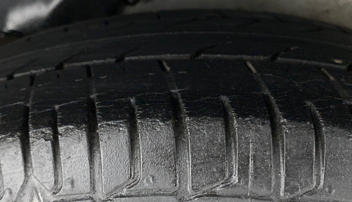 2013 Hyundai i10 MAGNA 1.2 KAPPA2, Petrol, Manual, 39,765 km, Left Rear Tyre Tread