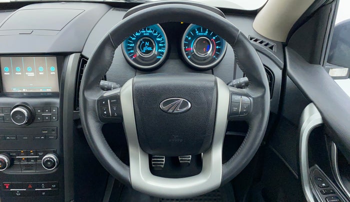 2017 Mahindra XUV500 W10 FWD, Diesel, Manual, 65,473 km, Steering Wheel Close Up