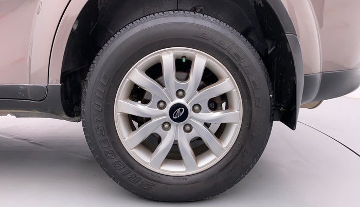 2017 Mahindra XUV500 W10 FWD, Diesel, Manual, 65,473 km, Left Front Wheel