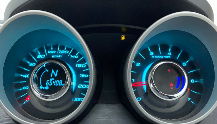 2017 Mahindra XUV500 W10 FWD, Diesel, Manual, 65,473 km, Odometer Image
