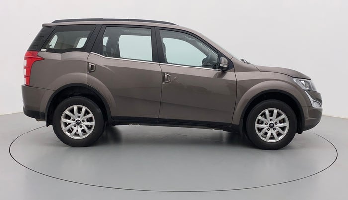 2017 Mahindra XUV500 W10 FWD, Diesel, Manual, 65,473 km, Right Side View