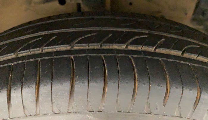 2014 Maruti Swift Dzire VXI, Petrol, Manual, 47,372 km, Right Front Tyre Tread