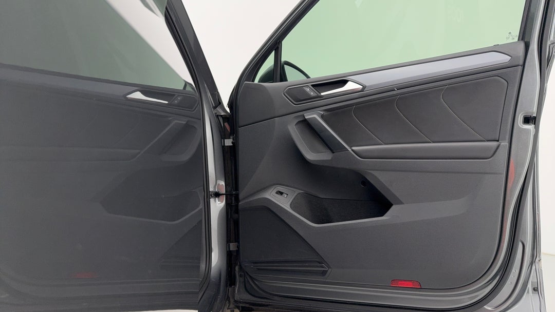2019 Volkswagen Tiguan 132 Tsi R-line Edition, Automatic, 68171 km, Speaker View