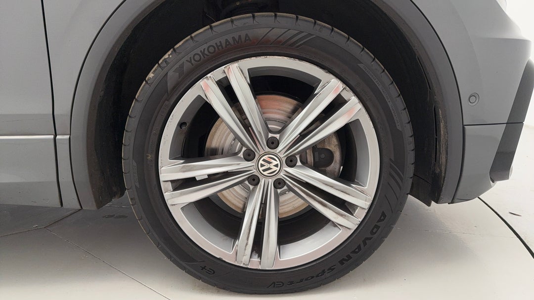 2019 Volkswagen Tiguan 132 Tsi R-line Edition, Automatic, 68171 km, Right Front Wheel