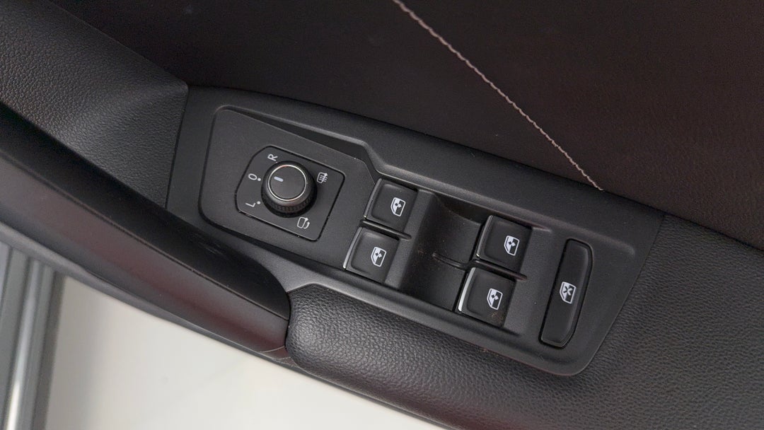 2019 Volkswagen Tiguan 132 Tsi R-line Edition, Automatic, 68171 km, Drivers Side Door Panel Controls