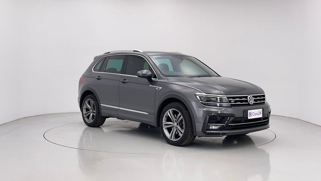 2019 Volkswagen Tiguan 132 Tsi R-line Edition, Automatic, 68171 km, Right Front Diagonal (45- Degree) View