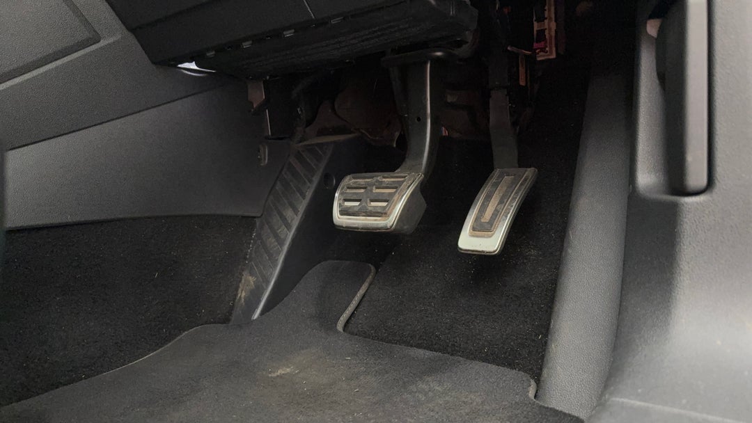 2019 Volkswagen Tiguan 132 Tsi R-line Edition, Automatic, 68171 km, Pedals and Footmat