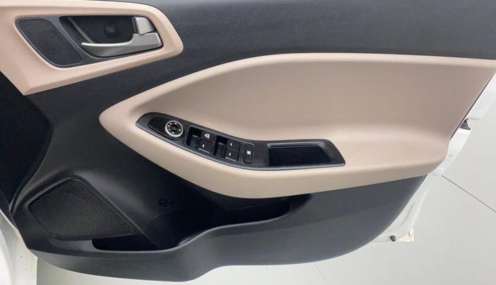 2017 Hyundai Elite i20 MAGNA 1.4 AT, Petrol, Automatic, 62,100 km, Driver Side Door Panels Control