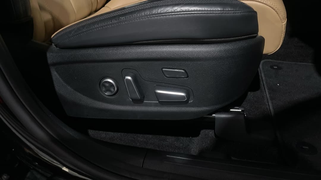 2021 Hyundai Santa Fe Highlander Crdi (AWD), Automatic, 77853 km, Drivers Side Adjustment Panel