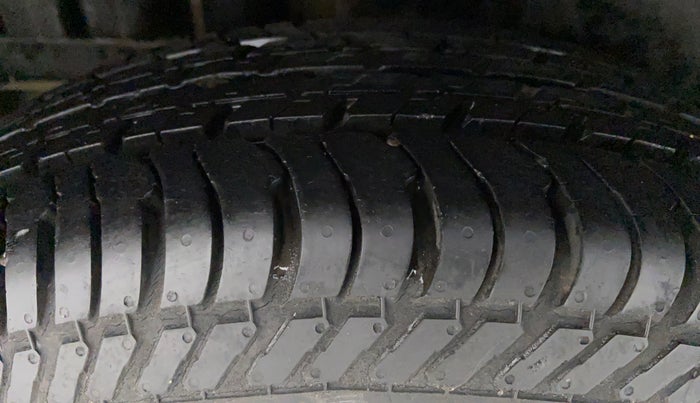 2012 Maruti Swift VXI D, Petrol, Manual, 38,776 km, Right Rear Tyre Tread