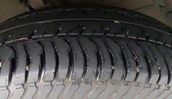 2012 Maruti Swift VXI D, Petrol, Manual, 38,776 km, Right Front Tyre Tread
