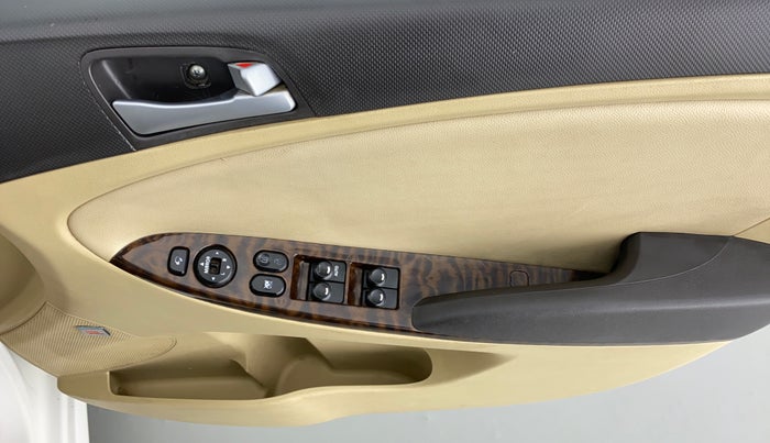 2015 Hyundai Verna FLUIDIC 1.6 CRDI S (o), Diesel, Manual, 78,894 km, Driver Side Door Panels Control