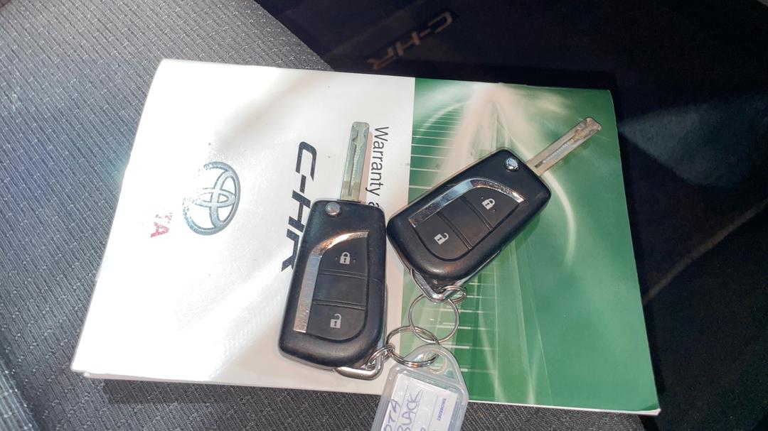 2018 Toyota C-HR (2WD), Automatic, 82458 km, Key Close-up