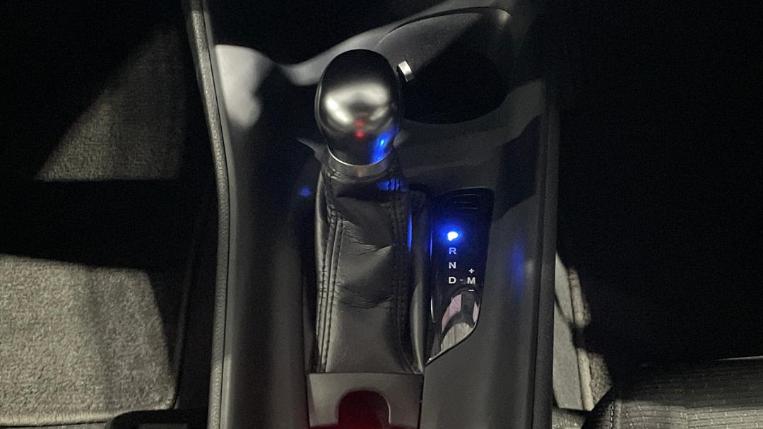 2018 Toyota C-HR (2WD), Automatic, 82458 km, Gear Lever 