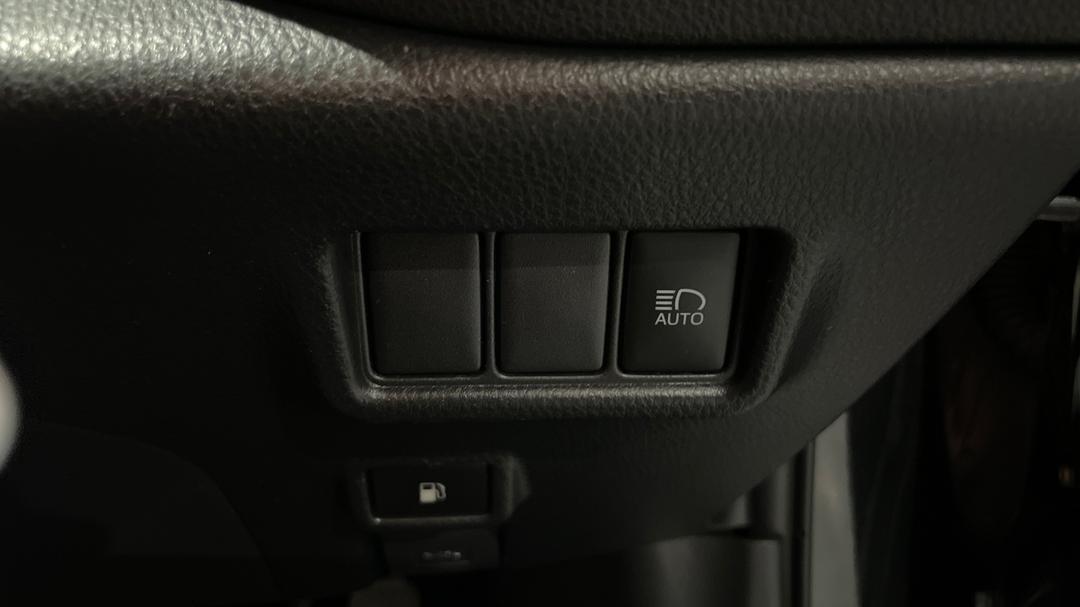 2018 Toyota C-HR (2WD), Automatic, 82458 km, Utility Switches/Buttons