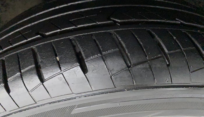 2016 Hyundai Elite i20 ASTA 1.2 (O), Petrol, Manual, 53,851 km, Right Front Tyre Tread