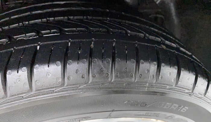 2016 Hyundai Elite i20 ASTA 1.2 (O), Petrol, Manual, 53,851 km, Left Rear Tyre Tread