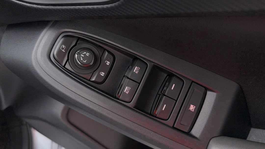2024 Subaru Crosstrek Awd 2.0l, Automatic, 30649 km, Drivers Side Door Panel Controls