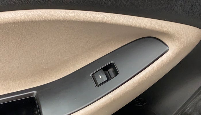 2015 Hyundai Elite i20 MAGNA 1.2, Petrol, Manual, 36,617 km, Left front window switch / handle - Switch/handle not functional