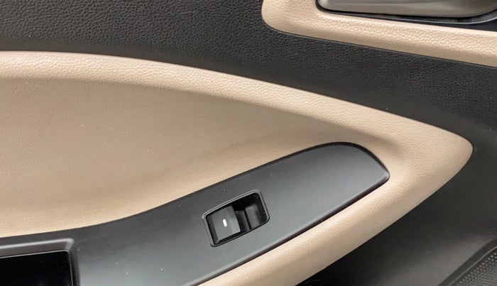 2015 Hyundai Elite i20 MAGNA 1.2, Petrol, Manual, 36,617 km, Left front window switch / handle - Switch/handle not functional